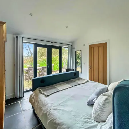 Cottage in Millbrook with Countryside Views Отели в г. Торпойнт