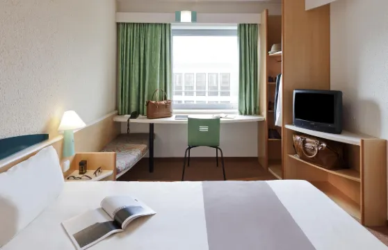 宜必思馬德里阿爾科爾孔崔薩瓜斯酒店