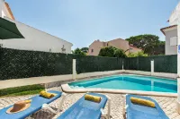 Residential Cul-De-Sac Walking Distance to Centre, Private Pool, Free AC & Wifi - 3 étoiles