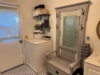 Stay on the farm - 1 bedroom cottage with deck outside of Davis
