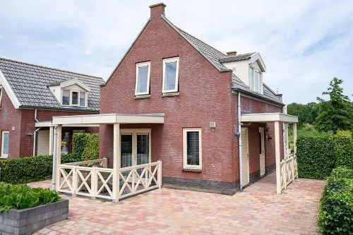 Bungalow by Water Near Rotterdam Hotels in Simonshaven