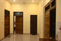 Saraswati Luxurius Home Stay Отели в г. Айодхья