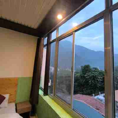 Tatsat Hostel & Cafè Rooms