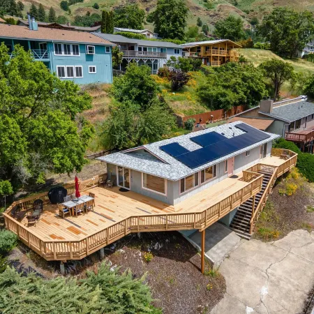 Point Lyle 3 Bedroom Home by RedAwning