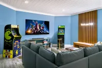 5BR/5.5 Bath/Mountain/City View•Hot Tub•Game Room•Fire Pit•Walk to Polar Express - 4-Star