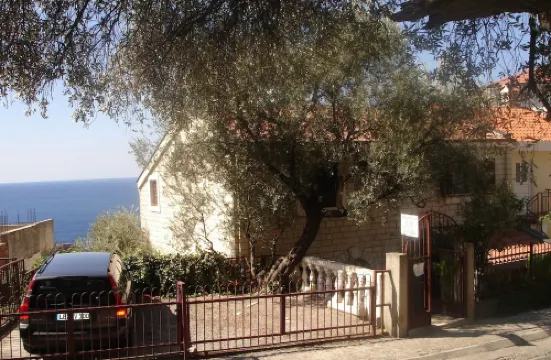 Mediterranean style house, children u. Pet Friendly, very well adapted to nature