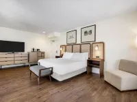 The Banyan Hotel Fort Myers, Tapestry Collection by Hilton Hotels near List Distillery