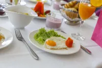 Eden Hotel - breakfast
