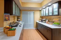 SpringHill Suites Rochester Mayo Clinic Area/Saint Marys - breakfast