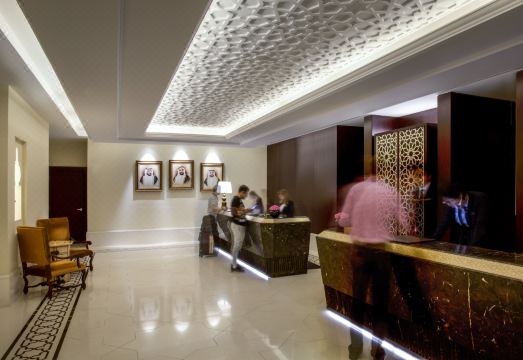 밥 알 카사르 부대시설