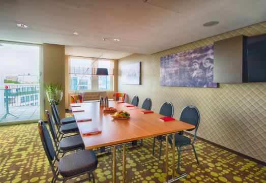 레오나르도 호텔 베를린 미테의 스파 또는 실내 시설