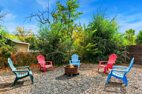 Inviting Bungalow Next to Unc - Free Cruiser Bikes!