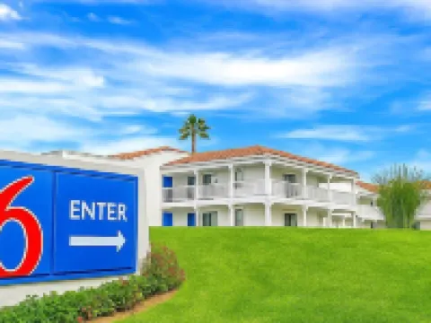 Motel 6-Carlsbad, CA Beach โรงแรมในคาร์ลสบัด