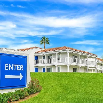Motel 6-Carlsbad, CA Beach Отели рядом с достопримечательностью «Парк Лео Каррилло Хисторик»