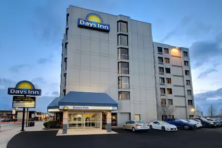 Days Inn by Wyndham Niagara Falls Near the Falls