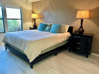 Outdoor Fun & Relaxation: Mini Golf, Pool, Hot tub, EV charger Hotels in Ahwatukee Foothills