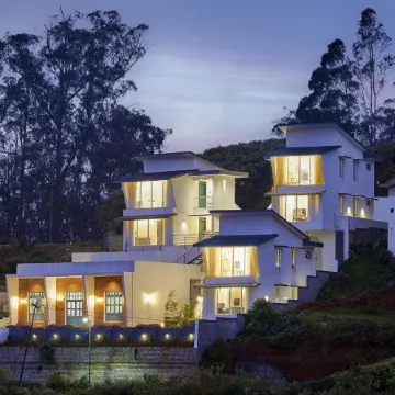 Clouds Nest by Aanvis Inn