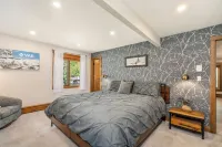 Awesome Location, Super Clean and Sunny Condo