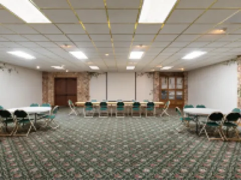 Travelodge by Wyndham Lemoore Near Naval Air Station Hotels in Lemoore