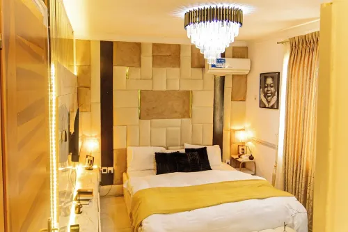 Business Travelers, Families, and Weekend Guests Seeking Comfort and Convenience Hotel a Lagos