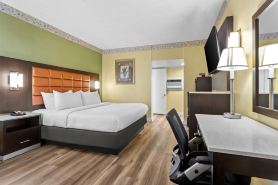 Quality Inn Airport - Cruise Port