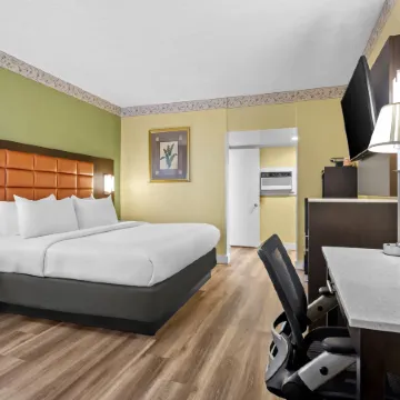 Quality Inn Airport - Cruise Port Отели рядом с достопримечательностью «Стейк-хаус Bern's»