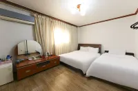 Grand Motel - 2 ดาว