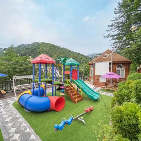 Gapyeong Polaris Kids Spa Pension Отели рядом с достопримечательностью «Храм Тэвонса»