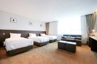 هوتل إم فيليس Hotels near جانج-سيوجو