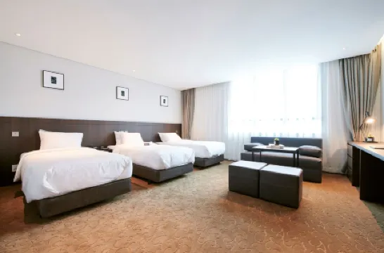 โรงแรมเอ็ม เฟลิเซ่