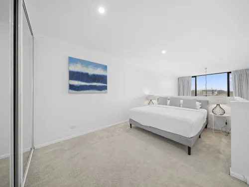 Loft-Style CBD 1-Bed with Rooftop Terrace & BBQ