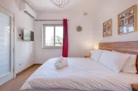 Qala Tranquil Escape - Stylish with Terrace & AC