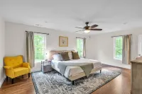 Woodhaven: Your Serene Countryside Escape 5 Bedroom Farmhouse by RedAwning