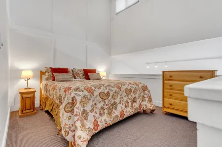 Stylish, Remodeled Condo - Creekside #14 by Bear Valley Vacation Rentals