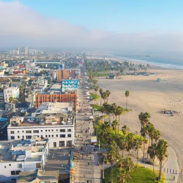 Sunny Venice Beach Home With Open Living & Walkability to Abbot Kinney Venice Drift by Avantstay