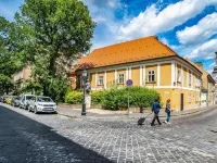 Giselle Buda Castle Hotels near Libego cable car