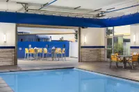 GLo Best Western Dawley Farms in Sioux Falls - Pools