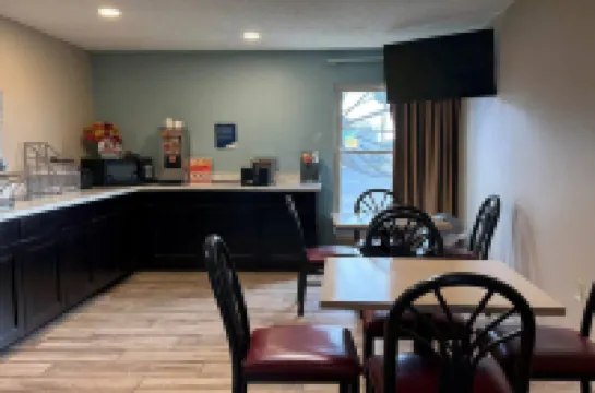 Super 8 by Wyndham Evansville North