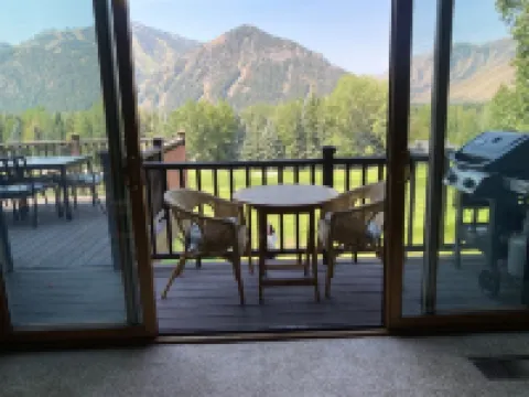 C21 Bigwood - 壯觀的鮑爾迪山景