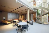 Maverick Athenaeum - Hostels