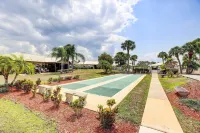 Screened Patio & Grill at Sebring Resort Community - parking