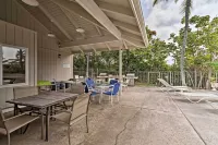 Kailua-Kona Condo w/ Lanai, Walk to Beach + Pier! - Spa