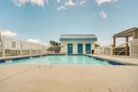 Bright Carolina Beach Condo Public Beach on-Site - Spa