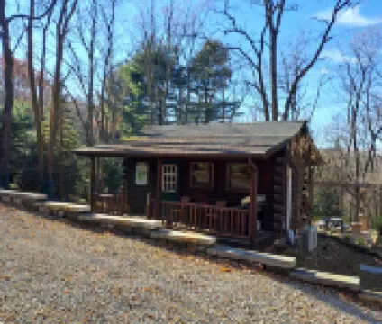 Tiny Cabin on the outskirts of Mohican State Park 漢諾威酒店