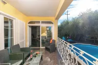 Holiday House with Pool Villa Seabird - Pools