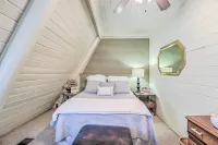 Lake Martin Cabin w/ Luxury Dock & Kayaks! - 3-Star