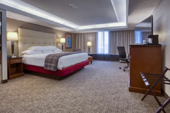 Drury Inn & Suites St. Louis Fairview Heights