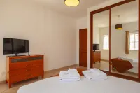 FF 01 - Bedroom 1 in Sea Breeze Guesthouse - Pensions