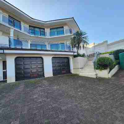 Silver Gates Bnb Hotel Exterior