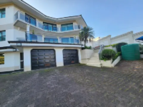 Silver Gates Bnb Hotel a 